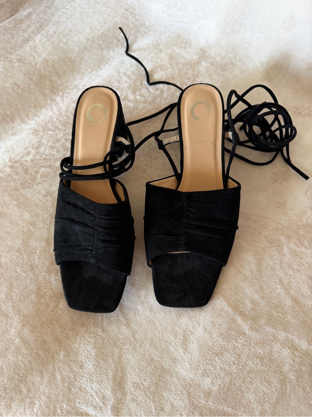 NWOT: Journee Collection Felisity Vegan Lace-Up Tie Pump in black - Size 11